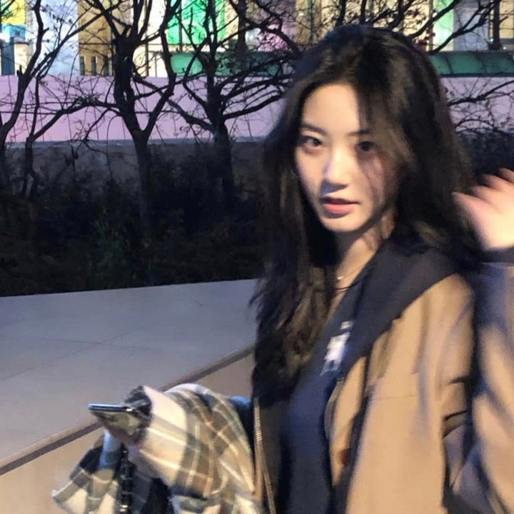 一抹丹砂映清辉